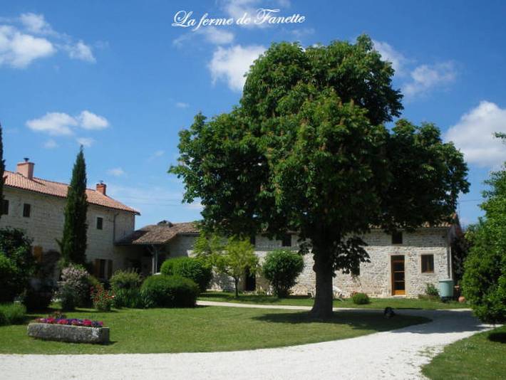 Gîte pour 5 personnes, avec jardin ainsi que terrasse et piscine