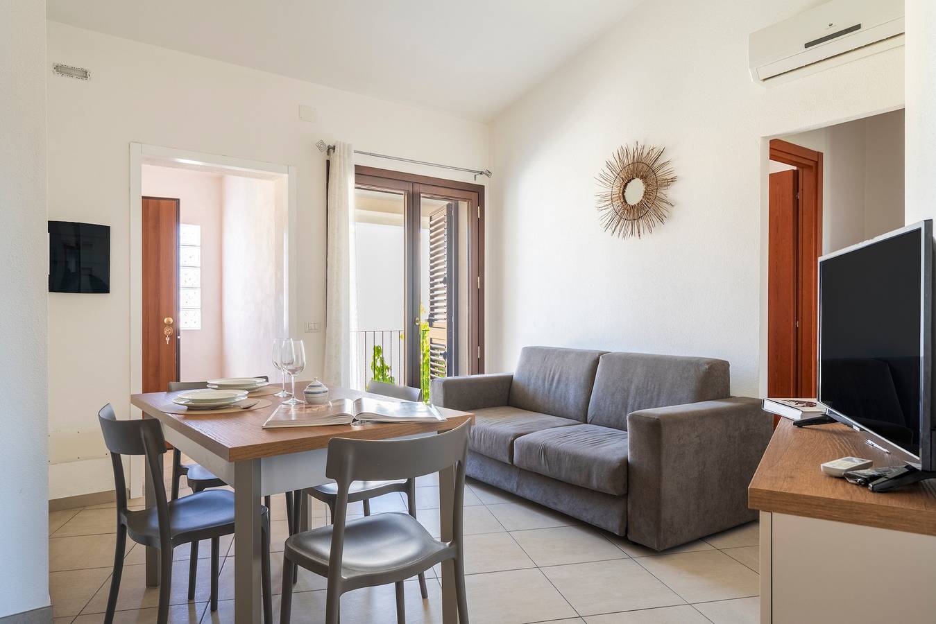 Ganze Wohnung, Ferienwohnung 'Bernabé' mit Privatterrasse, Balkon und Klimaanlage in Tortolì, Ogliastra Provinz