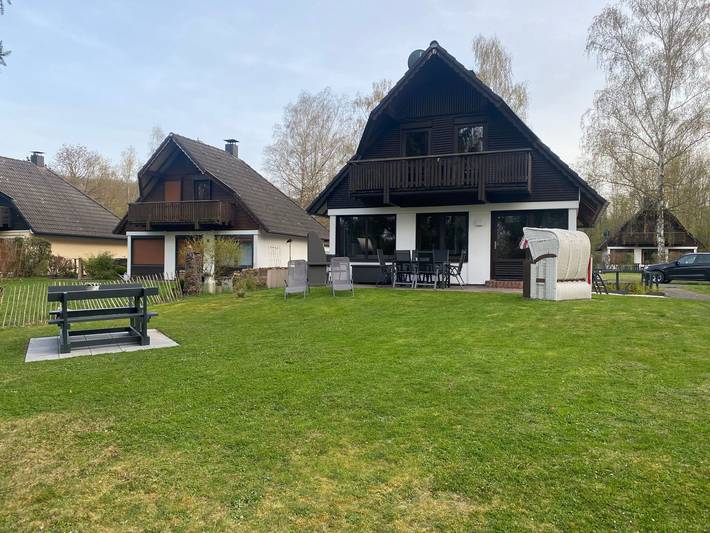 Ferienhaus für 6 Personen, mit Balkon und Terrasse sowie Garten in Frielendorf
