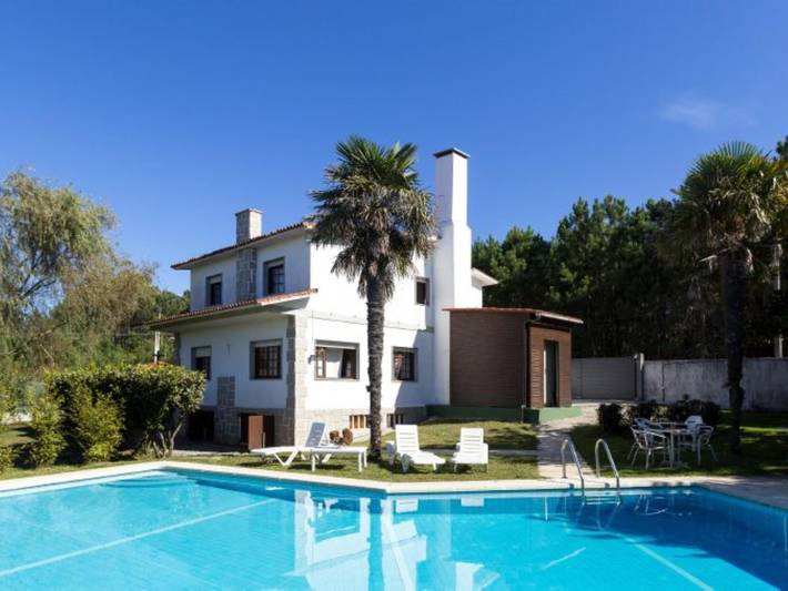 Location de vacances pour 8 personnes, avec jardin ainsi que piscine et balcon, animaux acceptés à Sanxenxo - 2
