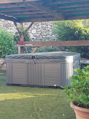 Location de vacances pour 3 personnes, avec piscine ainsi que jardin et jacuzzi à Saint-André-de-Majencoules