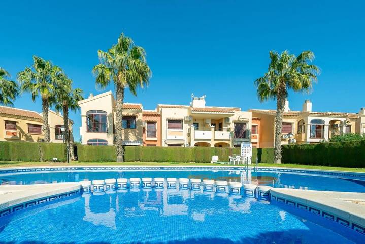Apartamento para 4 personas, con Jardín y Piscina en La Torreta