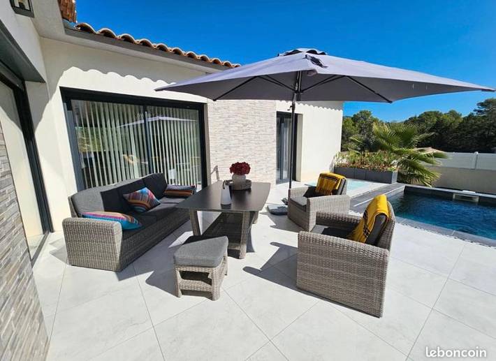 Villa pour 6 personnes, avec jacuzzi ainsi que piscine et terrasse