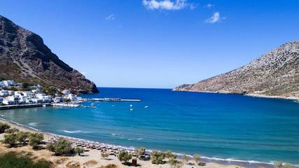 Gîte pour 2 personnes, avec terrasse ainsi que vue et jardin dans Kamarès