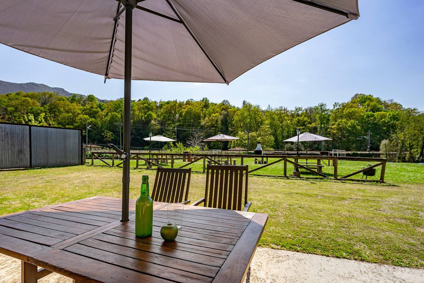Landhaus 'El Cuélebre' mit Bergblick, Pool und Grill in Parres, Sierra del Sueve