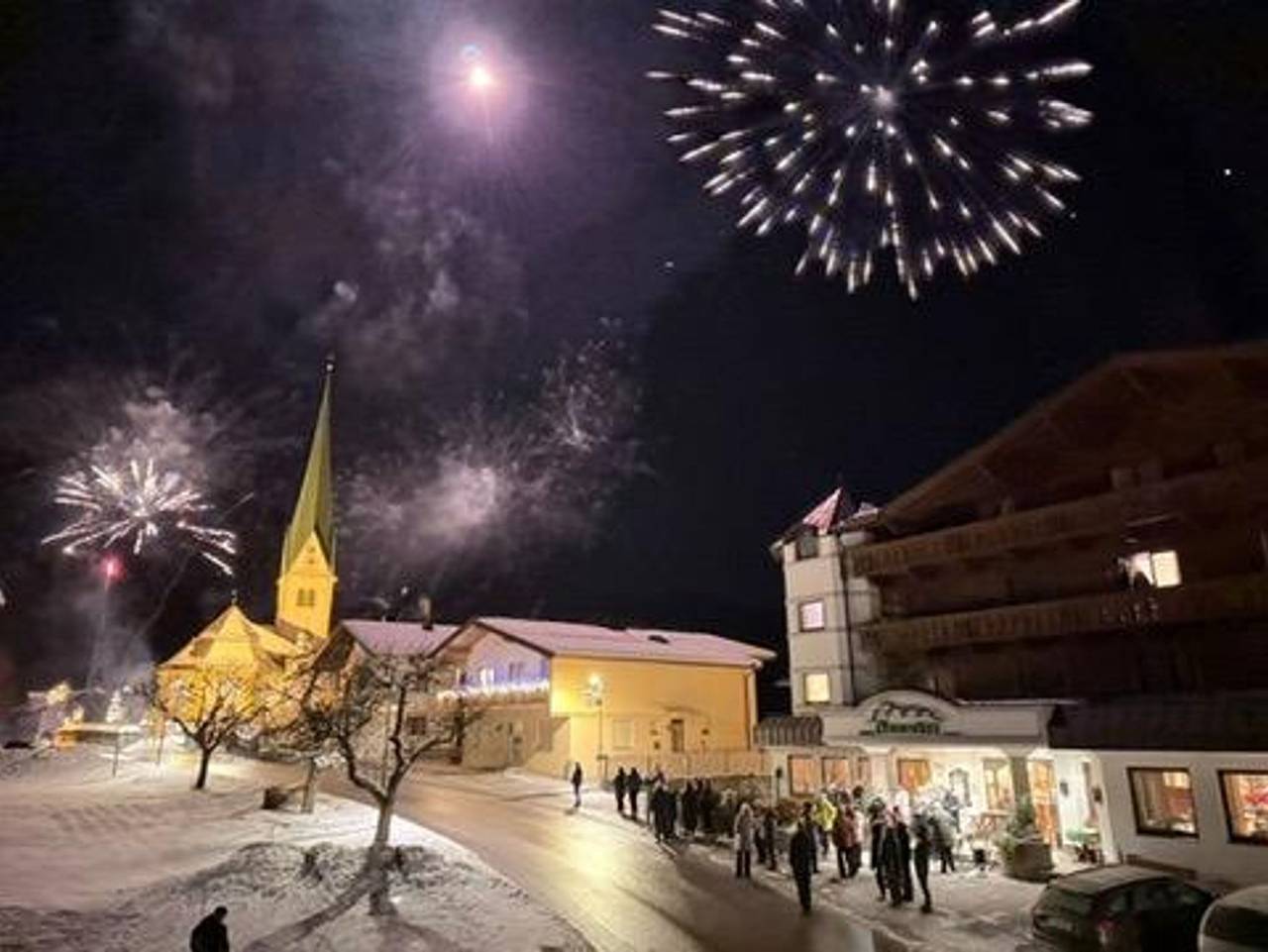 Hotel Neuwirt - Doppelzimmer "Zirbenholz" in Brandenberg, Kaisergebirge