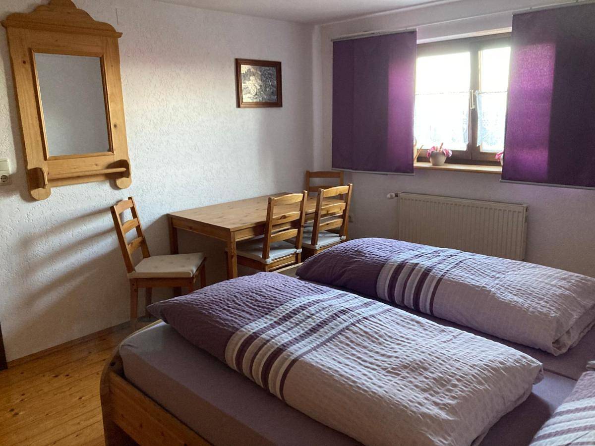 Ganze Wohnung, Apartment with Balcony in Grattersdorf, Ostbayern