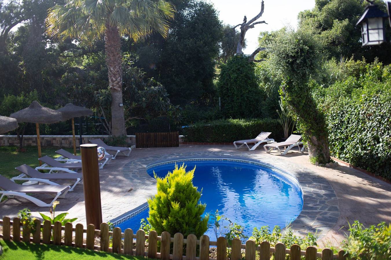 Preciosa villa con gran jardín, piscina, aire acondicionado y Wi-Fi; aparcamiento disponible in Barbate, Costa de la Luz