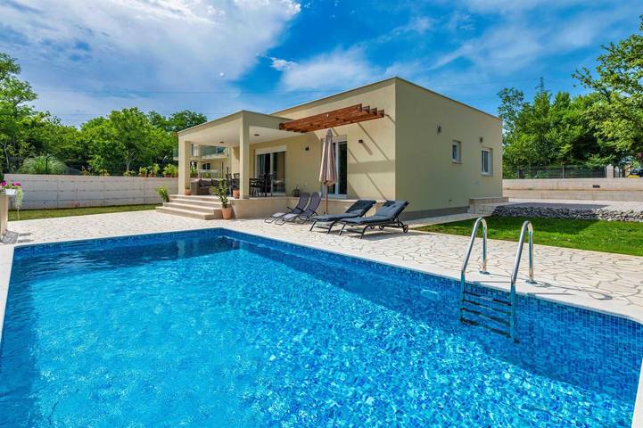 Ferienwohnung für 4 Personen, mit Garten und Pool, kinderfreundlich