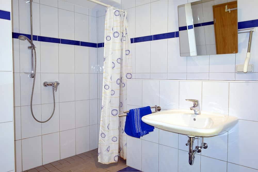 Ganze Wohnung, Gemütliche Ferienwohnung (60qm) für bis zu 4 Personen mit Küchenzeile in Sommerach, Fränkisches Weinland