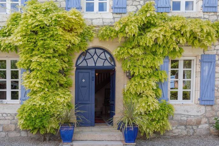 Location de vacances pour 2 personnes, avec jardin ainsi que vue et piscine à Le Verdier - 4