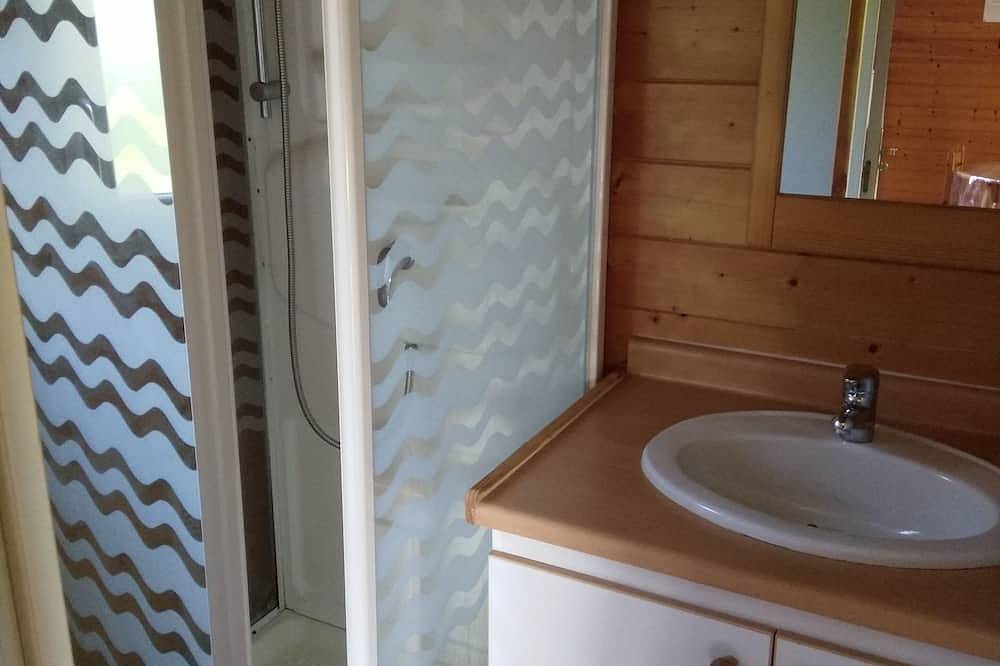 Chalet au calme à 2 min du Parc animalier de Branféré et 15 min de la mer in Le Guerno, Côte des Mégalithes