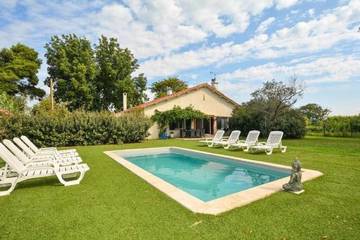 Location de vacances pour 8 personnes dans Le Sambuc