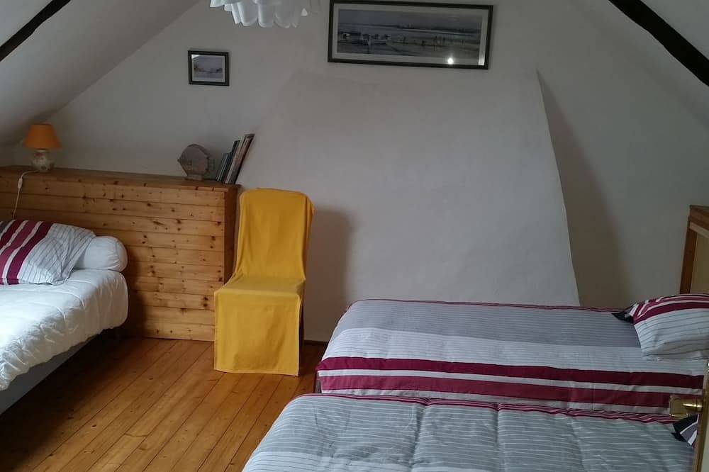 Location Gite Rural Entree Presqu Ile De Crozon in Saint-Ségal, Iroise