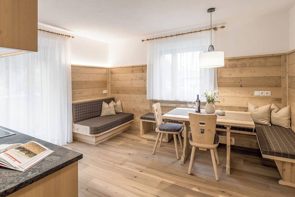 Ganze Wohnung, Residence Lärchwiese Appartement Nr 1 mit Blick auf die Berge in San Giacomo, Ahrntal