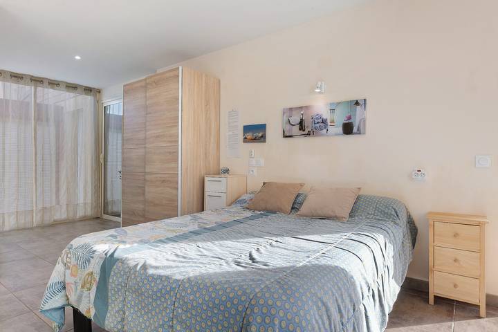 Guest Room 'Chez Odile' near the Beach and Gr34 Trail in Plougoulm, Ceinture Dorée