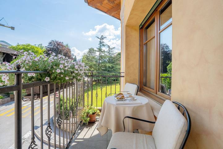 Entire apartment, Apartment 'I Girasoli' with Mountain View and Wi-Fi in Levico Terme, Lago di Caldonazzo