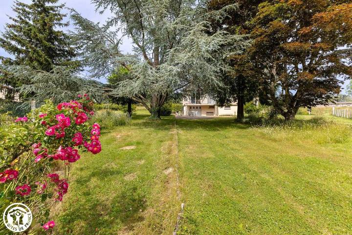 Gîte pour 6 personnes, avec Terrasse ainsi que Jardin et Vue