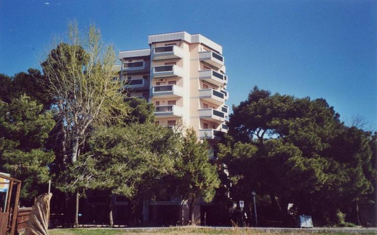 Ferienwohnung für 4 Personen, mit Terrasse und Ausblick sowie Garten, mit Haustier in Grado Pineta