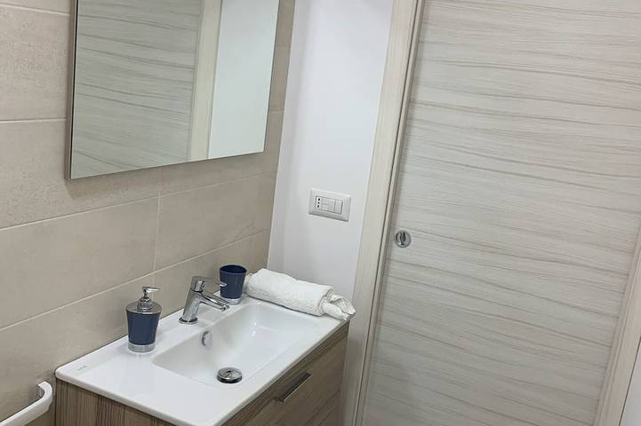 Appartamento intero, Appartamento in centro vicino stazione con posto auto privato in Reggio di Calabria, Provincia di Reggio Calabria