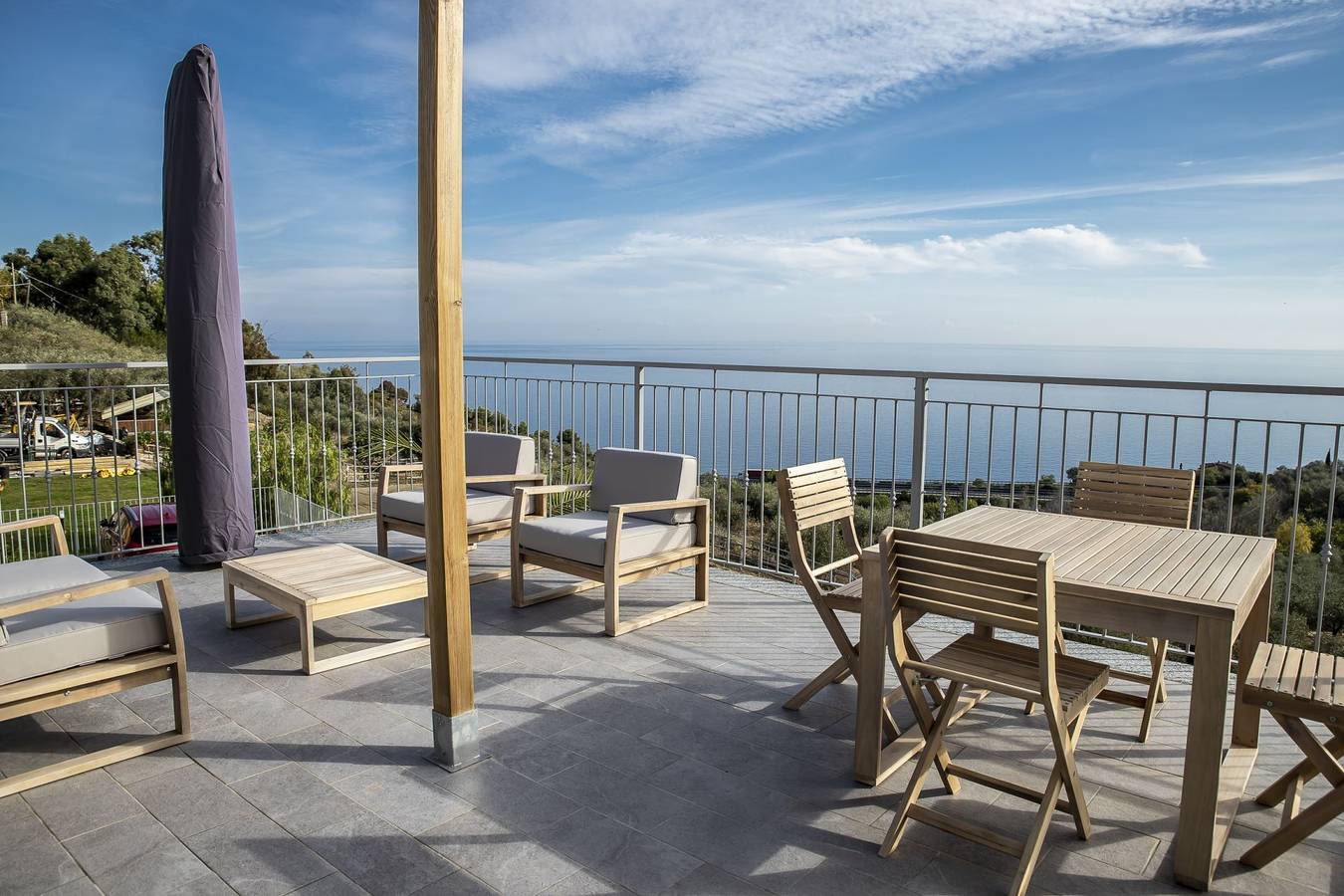 Ganze Ferienwohnung, Ferienwohnung für 4 Personen mit Terrasse in Cipressa, Riviera di Ponente