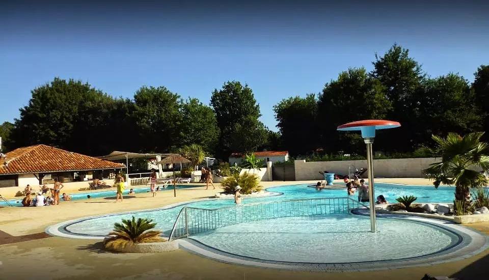 Appartement entier, Cabane sur pilotis sans sanitaire 4 personnes in Sainte-Eulalie-en-Born, Côte d’Argent