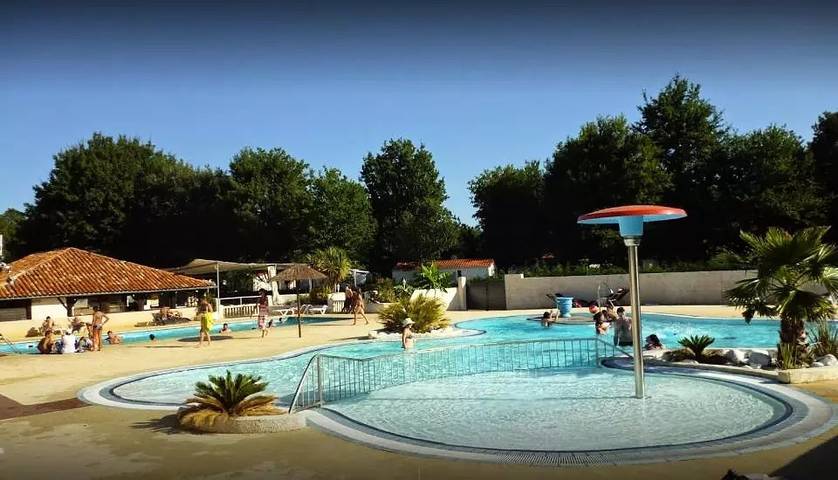 Mobil home pour 6 personnes, avec terrasse et piscine à Sainte-Eulalie-en-Born - 2