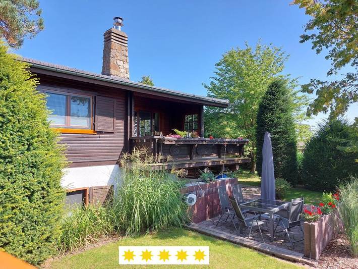 Ferienwohnung für 3 Personen, mit Terrasse und Garten sowie Sauna