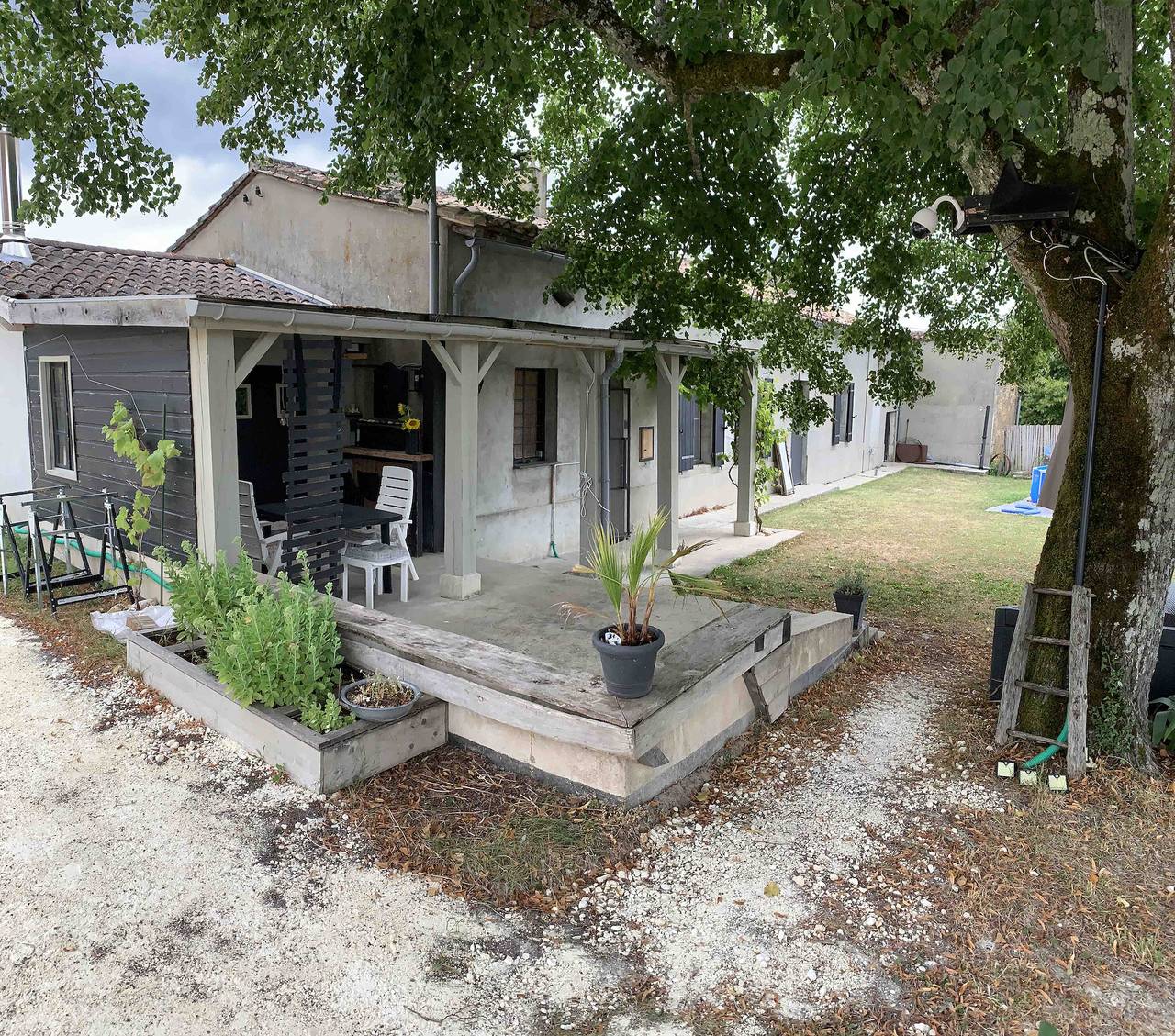 Holiday Home 'Le Petit Four À Pain' with Private Pool, Private Terrace and Wi-Fi in Neuvicq, Jonzac region