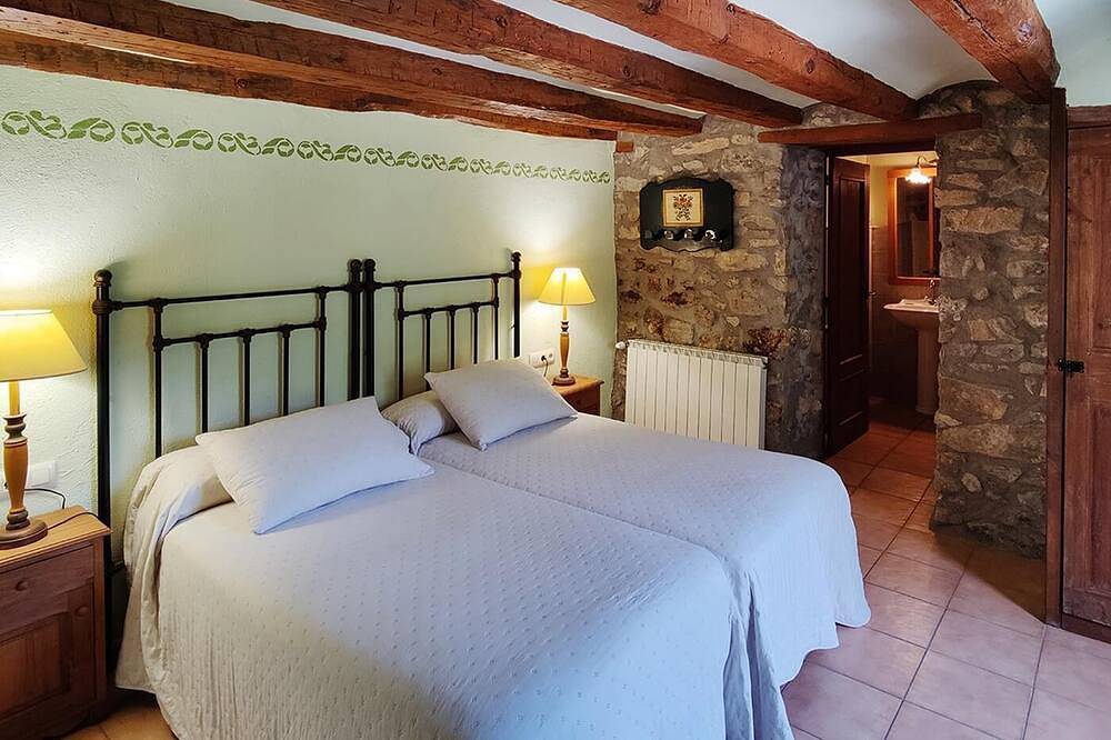 Outdoor pool. Indoor pool. Barbecue, 14/16 people. Wifi in Coll de Nargó, Spanish Pyrenees