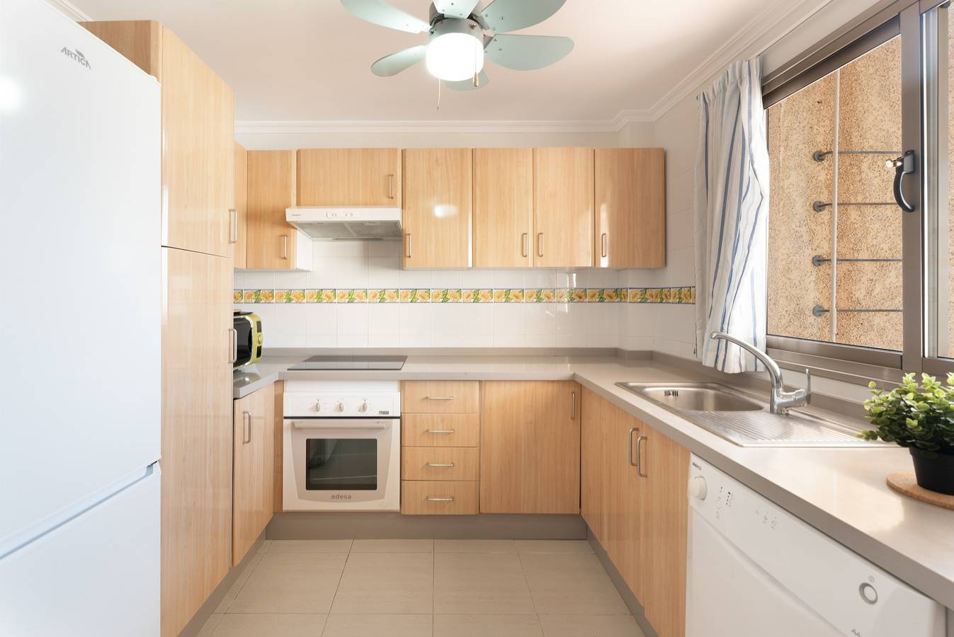 Apartamento entero, Apartamento de vacaciones 'Ático Bellavista Alcalá' con terraza privada y Wi-Fi in Alcalá, Guía de Isora