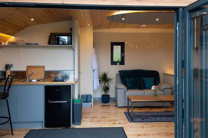 Glamping for 2 people, with hot tub in the United Kingdom