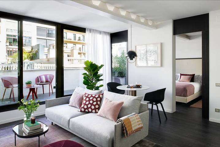 Apartahotel para 3 personas, con jacuzzi además de piscina y jardín en Barcelona