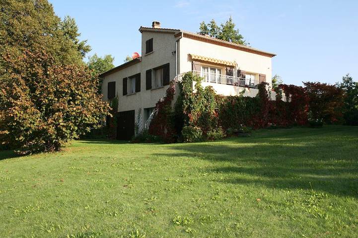 Location de vacances pour 8 personnes, avec Terrasse et Jardin à Mison