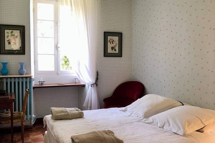 Old house, charm, calm, authenticity. For eight people in Montpezat, Quercy