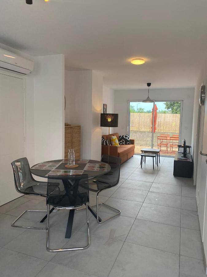 Gîte pour 4 personnes, avec jardin ainsi que terrasse et vue, animaux acceptés à Saint-Nizier-sous-Charlieu