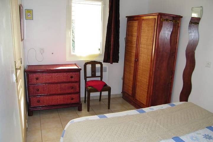 Gîte pour 4 personnes, avec terrasse ainsi que jardin et piscine à Galargues - 3
