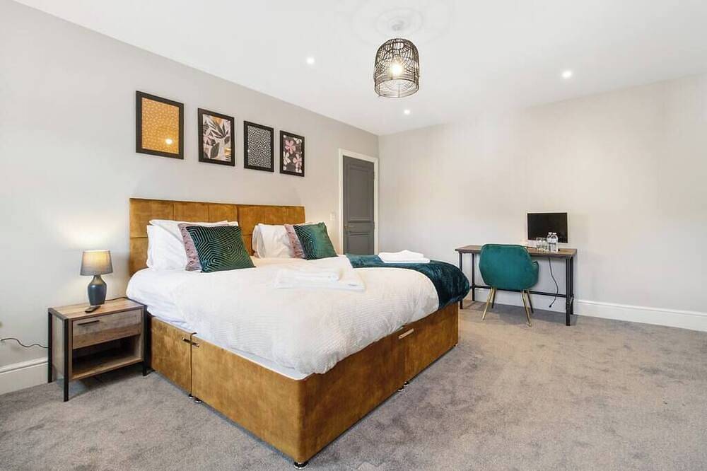 Entire apartment, Whiskawaystays Victoria House Apartment 4 in Worcester, Worcestershire