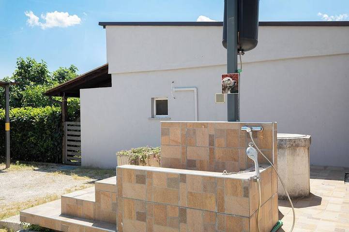 Beautiful holiday home with heated swimming pool, summer kitchen, WiFi, grill in Vodnjan, Grad Vodnjan