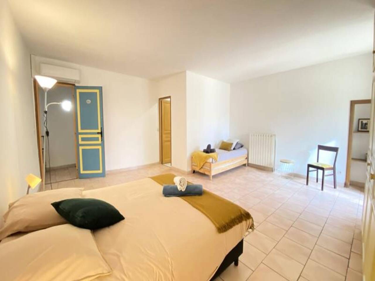 Entire apartment, Farmhouse in Provence with Pool & Jacuzzi in Althen-des-Paluds, Vaucluse