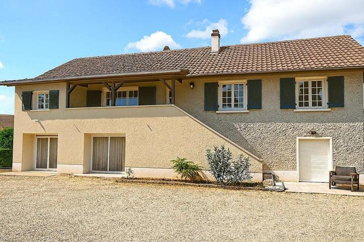 Location de vacances pour 12 personnes, avec piscine et jardin à Rully - 2