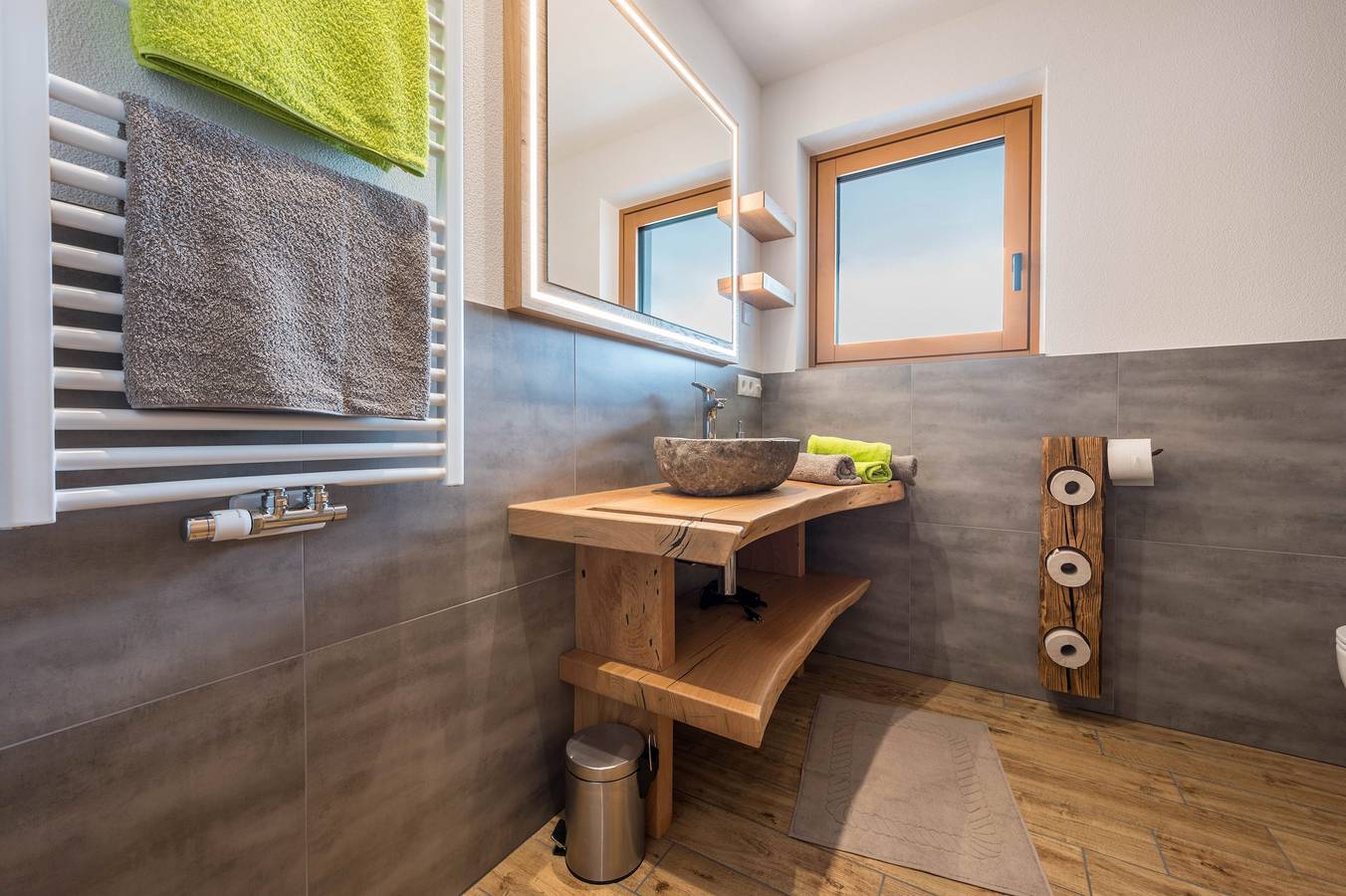 Ganze Wohnung, Ferienwohnung "Forchnerhof Apt 1" mit Bergblick, privater Terrasse und Wlan in Terenten, Dolomiti Superski