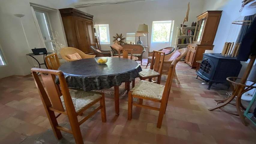 Location de vacances pour 9 personnes, avec piscine et terrasse à Banne - 2