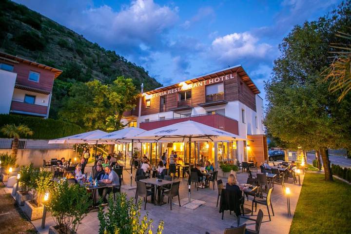 B&B für 2 Personen, mit Terrasse und Garten sowie Ausblick in Naturns