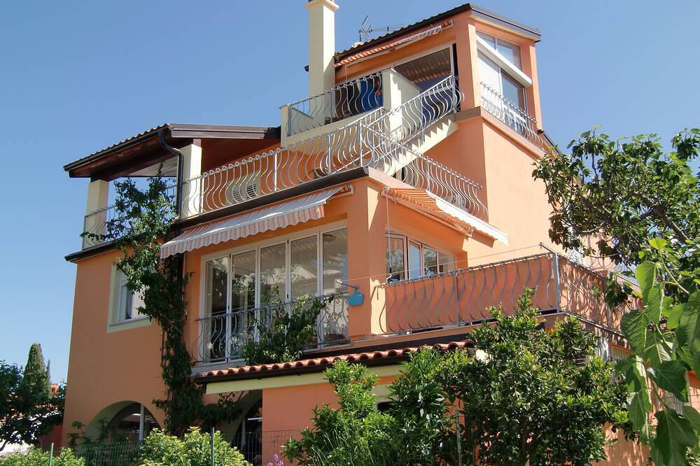 Villa over 2 floors, with sea view in Rovinj-Borik in Rovinj, Rovinj region