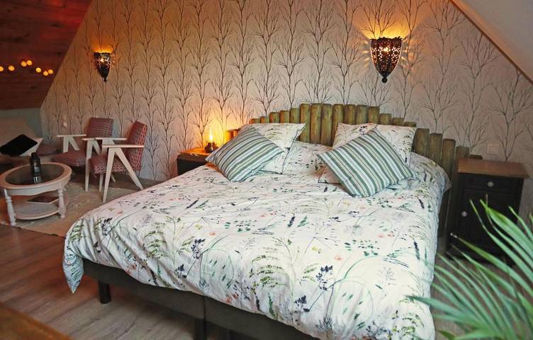 Location de vacances pour 2 personnes, avec Terrasse ainsi que Jardin et Vue dans Saint-Jans-Cappel