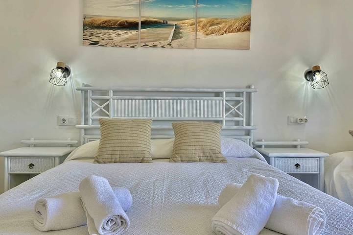 Appartement entier, Sa Vinjolita - Appartement Avec Piscine in Cala Blanes, Ciutadella