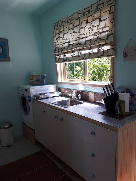 Twin Palms Ocean Beach, Französisch Land Chalet in Whangarei District