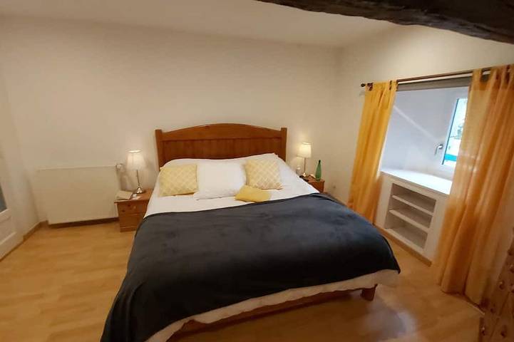 Gîte pour 8 personnes, avec jardin ainsi que terrasse et piscine à Calorguen - 2