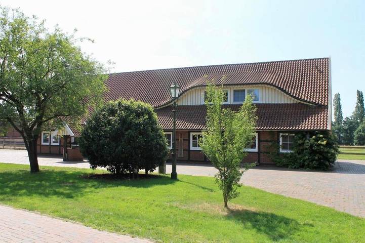 Ferienhaus für 8 Personen, mit Whirlpool und Terrasse sowie Garten und Seeblick in Menslage